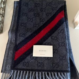NWOT, never worn Gucci wool scarf. 37x 190 cm.